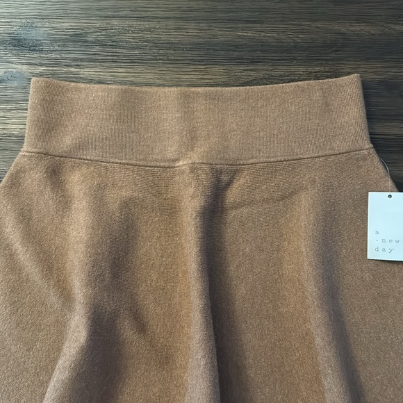 A New Day Brown Mini Sweater Skirt Medium NWT - Picture 2 of 8